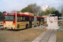 Autobus, utilizado en la lnea 56, de gas respostando en las cocheras de Zona Franca