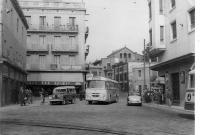 Un Casas bajando por la calle Horta. Foto autor desc.
