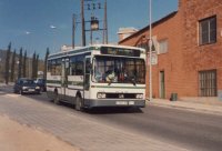 En los últimos tiempo de la línea servido por microbuses, en la calle Jerez de Horta. Foto de Premixero