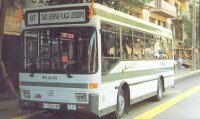 Microbús Man de la línea 87 el día de su inauguración en la calle Tajo, año 1991. Foto Revista Autobuses & Autocares