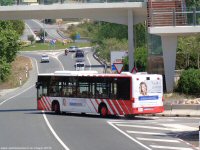 Línea 1 saliendo de la parada de Playa Larga, junto al puente de la Ciudad de Vacaciones, mayo 2013