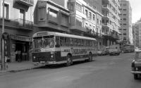 Autobús de Sant Salvador en la calle Colón, año 1974. Foto John Law