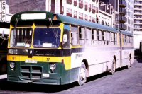 c. Colón, final de la línea de Bonavista de la empresa Transgasol, coche ex-52 de Mohn Sl, aún con parte de los colores amarillos que tenía en Mohn. Archivo Rafael Vidal, año 1976