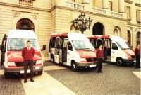 Presentación de los primeros buses de barri. Foto Memoria TMB 1998